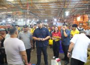 Menpora Dito Blusukan Dan Berinteraksi Langsung Dengan Beberapa Pedagang Di PIKJ