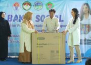Peringati Hari Kartini, Penasehat DWP Kemenpora RI Beri Kursi Roda Kepada SLB YDBA