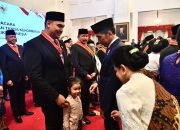 Menpora Dito Terima Tanda Kehormatan Dari Presiden Jokowi