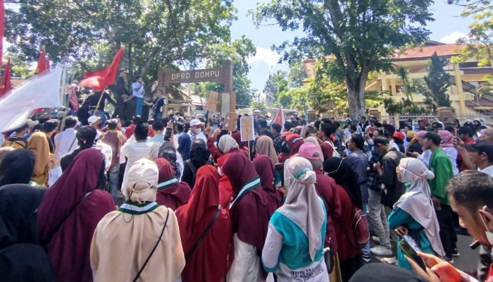 Ribuan Massa AMAN Dompu Turun ke Jalan, Desak Kabupaten Ditetapkan Darurat Narkoba