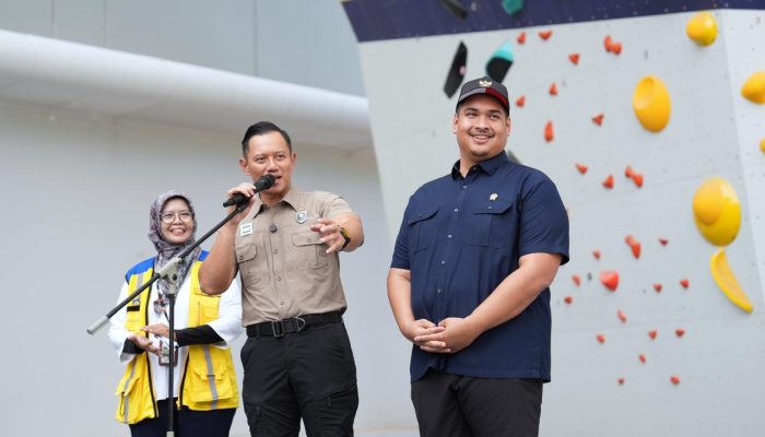 Menpora Dito Ariotedjo Dampingi Menko AHY Tinjau Progres Cibubur Youth Elite Sport Center