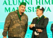 Menpora Dito Terima Penghargaan Senior HMI di Dies Natalis ke-78