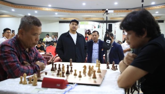 Menpora Dito Hadiri Turnamen Catur Cepat di Wisma Menpora