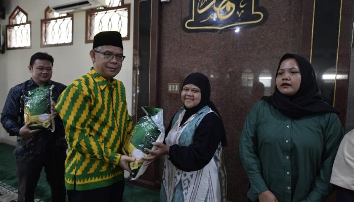 UPZ Baznas Kemenpora Salurkan Santunan Beras Sembako dan Uang Tunai di Akhir Ramadhan