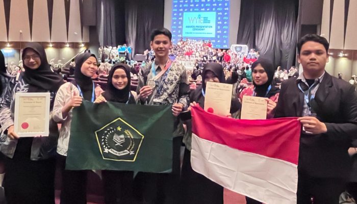 Tim MAN 1 Medan Tampil Gemilang di WYIE 2025 Kuala Lumpur