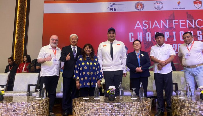 Menpora Dito Ariotedjo Hadir dan Kalungkan Medali di Hari Terakhir Kejuaraan Anggar Asia 2025