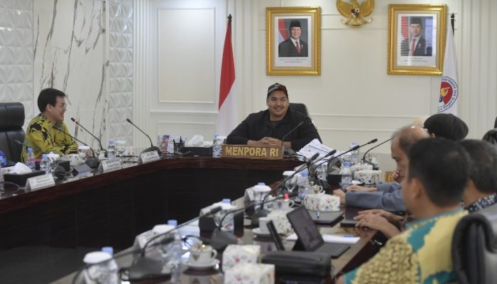 Menpora Dito Pimpin Rapat Perdana Deputi Pelayanan Kepemudaan