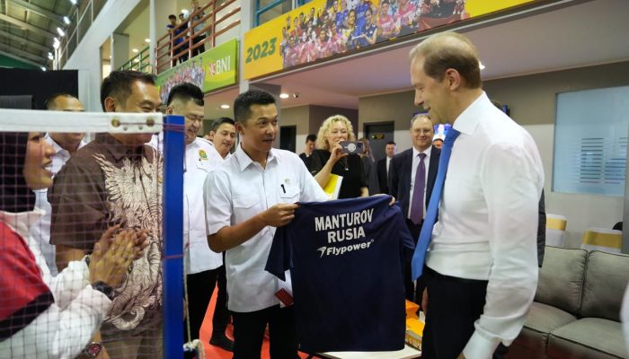 Wamenpora Taufik Sambut Wakil PM Rusia di Pelatnas PBSI