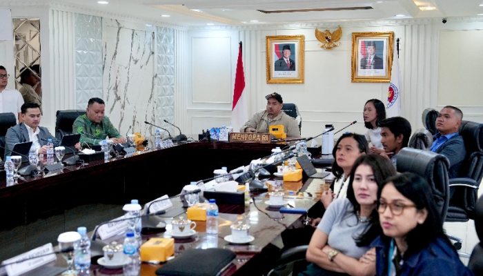 Menpora Temui Tim Film Jumbo, Bahas Aktivasi Olahraga Usia Dini