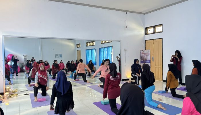 Poltekkes Kemenkes Palu Latih Bidan Prenatal Yoga untuk Cegah Preeklampsia