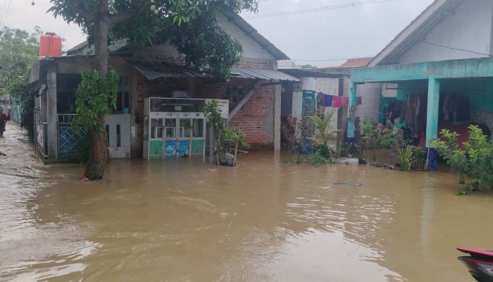Warga Kampung Belokang Bertahan dalam Genangan Dua Hari, Bantuan Belum Juga Datang