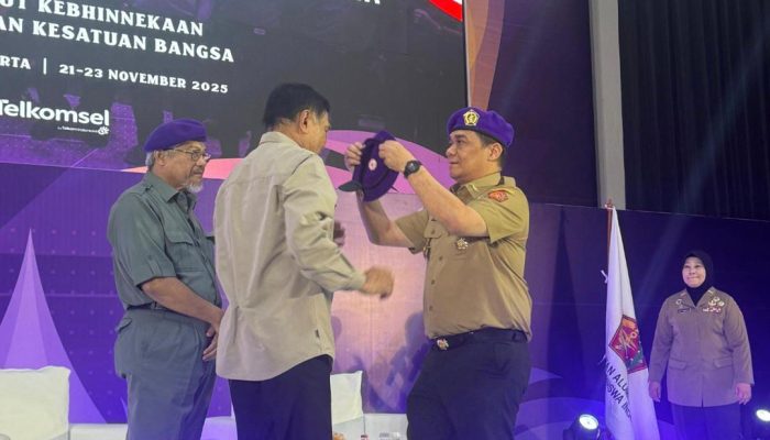 IARMI Kukuhkan Jenderal (Purn) Djamari Chaniago sebagai Anggota Kehormatan melalui Penyematan Baret Ungu