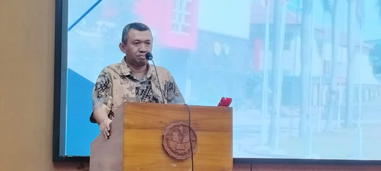 Guru Besar Universitas Negeri Jakarta (UNJ), Profesor Abdul Haris Fatgehipon